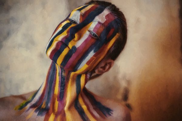 フェイスペイントをした女性